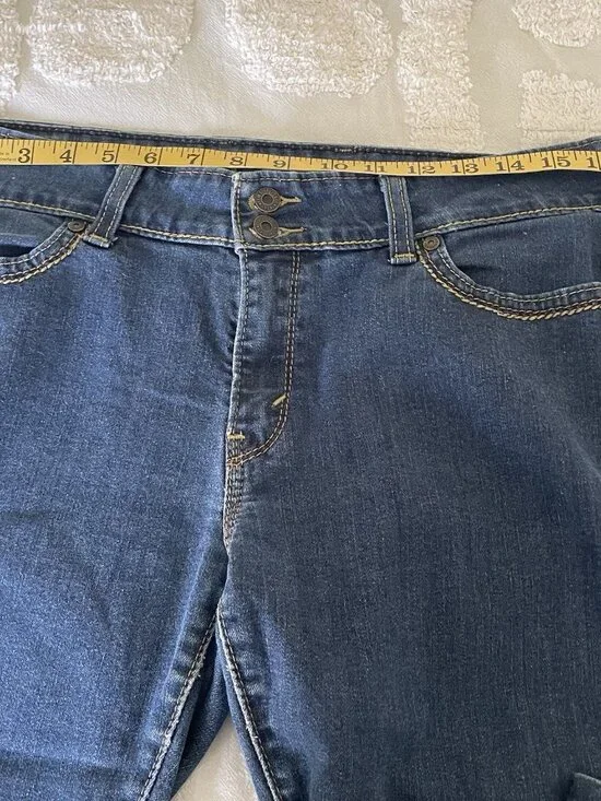 Levi's Vintage Capri Blue Denim Jeans Mid/low Rise Women Size 12 (mod Size 8) - Picture 9 of 12